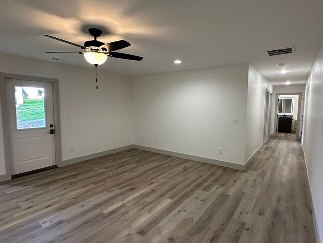 Building Photo - NEW CONSTRUCTION 5 Bed 3 Bath w/ Walk Out Basement Waynesville School District