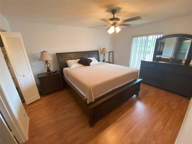 Building Photo - 821 Sky Pine Way