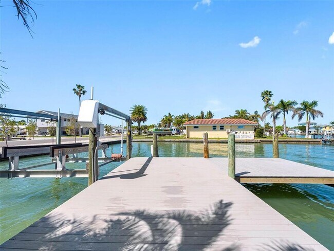 Building Photo - 562 Johns Pass Ave