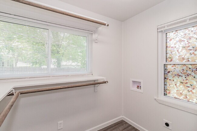 Building Photo - Beautiful home in a great location