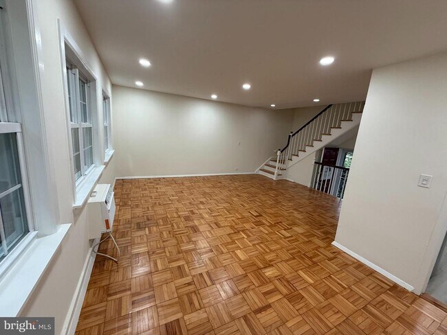 Building Photo - 3539 Martha Custis Dr