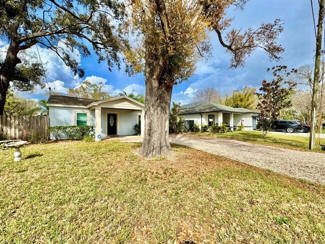 Building Photo - 809 W Hiawatha St