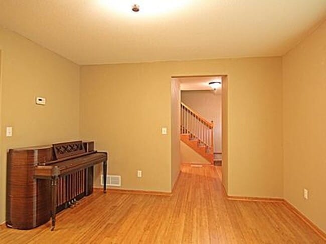 Building Photo - Great NE location -  4 bedroom 2.5 bath with attached 2 stall garage. Close to shopping & restaur...