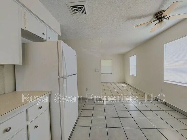 Building Photo - 1233 W Highland St