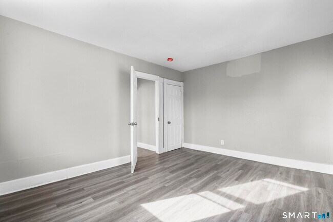 Building Photo - 313 High St