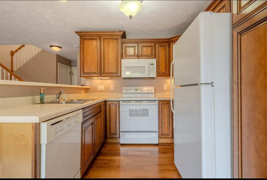 Building Photo - 1114 Doral Dr