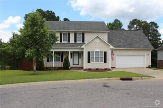 Building Photo - 2401 Larwood Dr