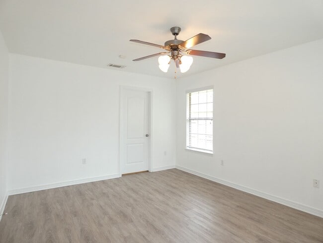 Building Photo - 4-Bedroom All Brick Home - Gulf Breeze