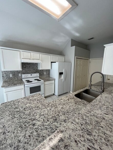 Building Photo - 804 N 47th St