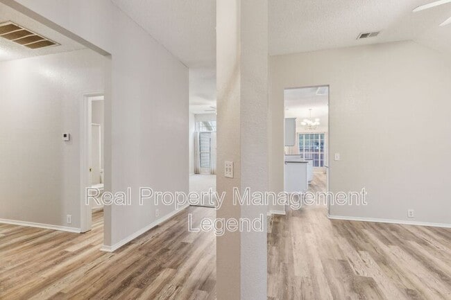 Building Photo - 1105 Dove Dr