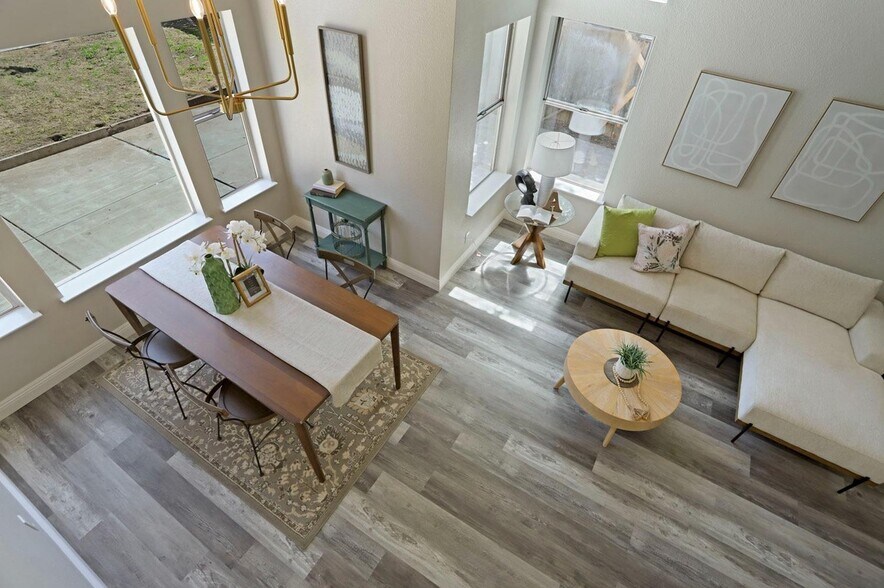 Building Photo - 2056 Middle River Dr