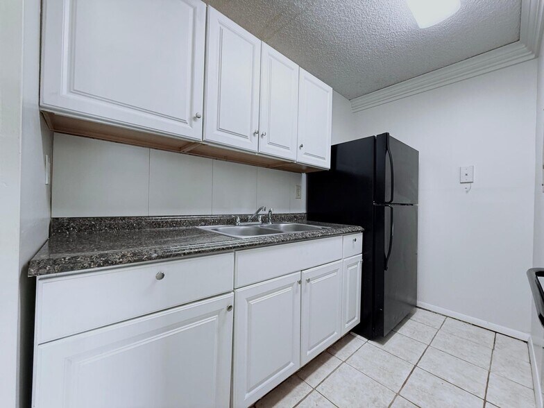 Building Photo - 1127 Lake Terry Dr