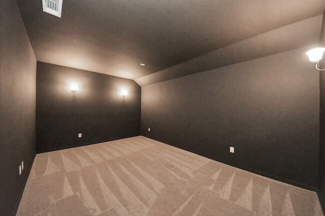 Building Photo - 28215 Shorecrest Ln