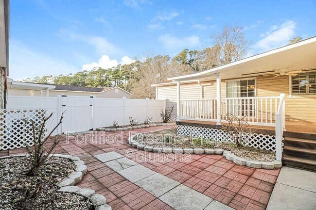 Building Photo - 9451 Green Loop Rd NE