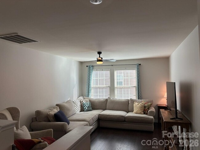 Building Photo - 1055 Delridge St