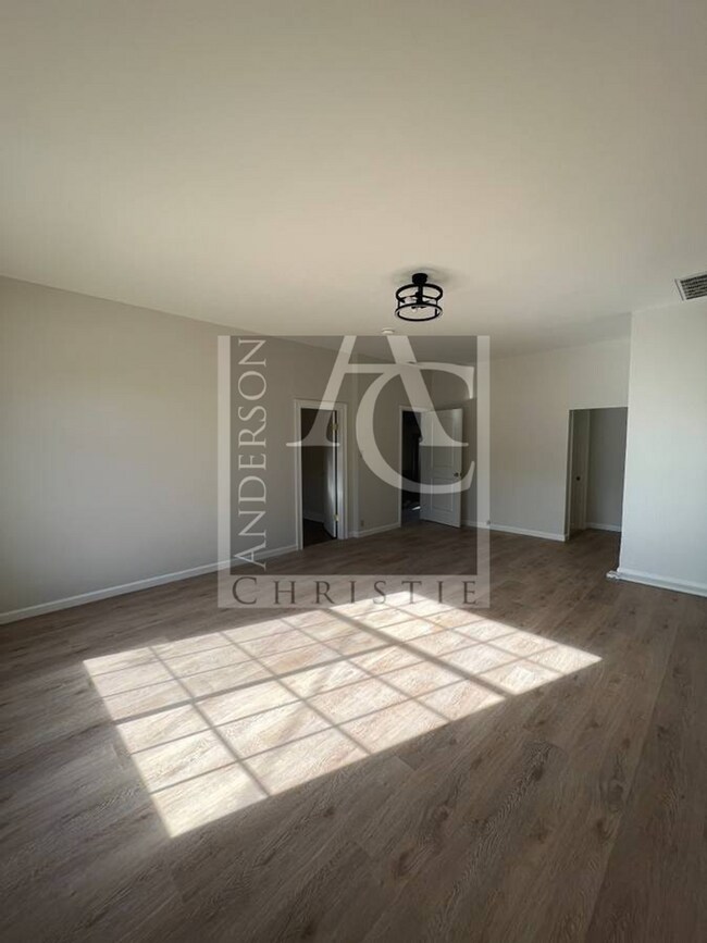 Building Photo - 12 8th St