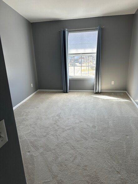 Building Photo - 49467 Pointe Xing