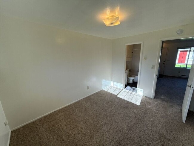 Building Photo - 580 Ford St SE