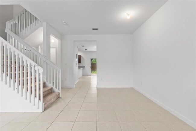 Building Photo - 2668 SE 19 Terr