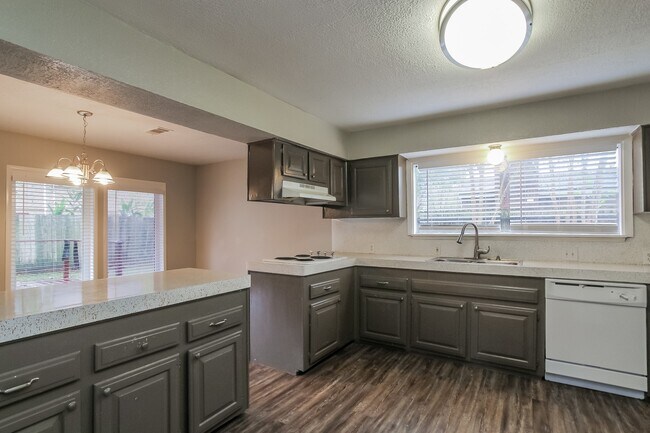 Building Photo - 17803 S Cypress Villas Dr
