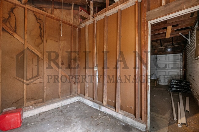 Building Photo - 2309 W Graber St