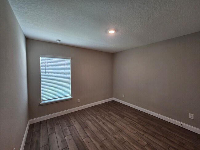 Building Photo - Sawmill Branch 4 Bedroom 2 Bath 3 Car Garage Home