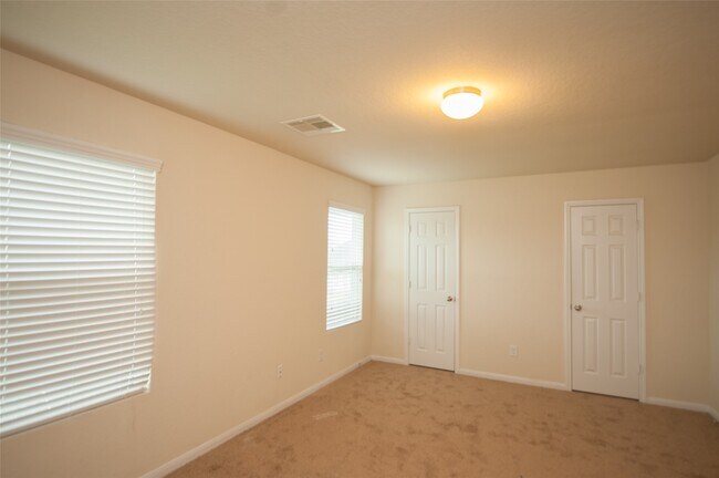 Building Photo - 18519 Each Elm Way