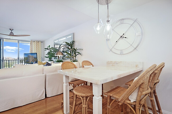 Building Photo - 2121 N Ocean Blvd