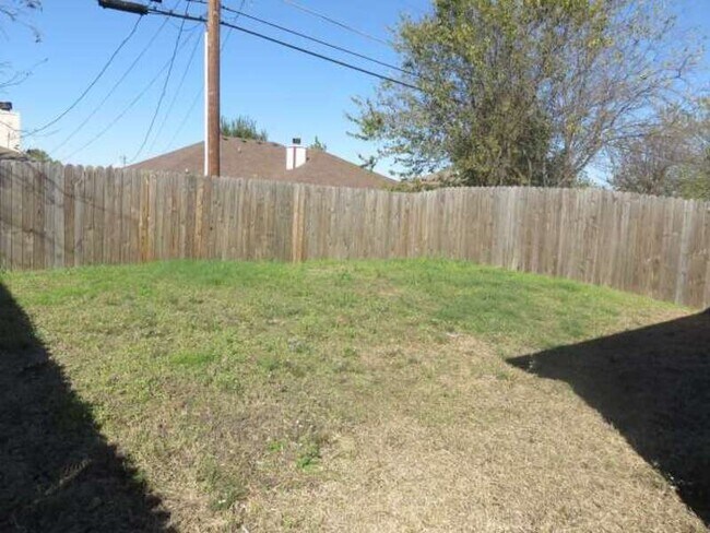 Building Photo - 4409 Cambridge Dr