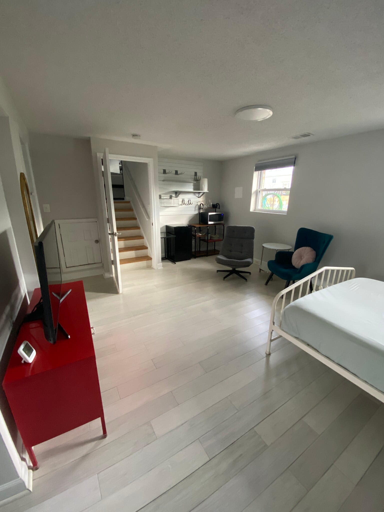 Overall view of the basement unit (roughly 400-450 sqft). - 7922 Fitzroy St