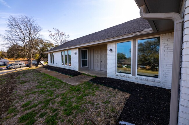 Building Photo - Woodway Dream