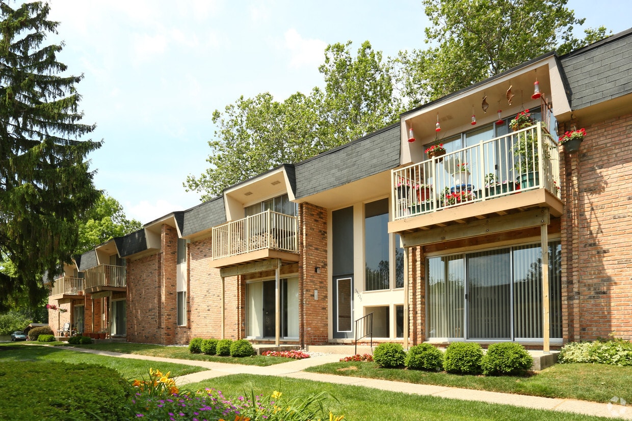 Kensington Manor Apartments - Farmington Mi Apartment Finder
