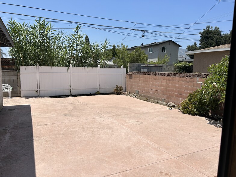 Building Photo - 115 S San Jose Dr