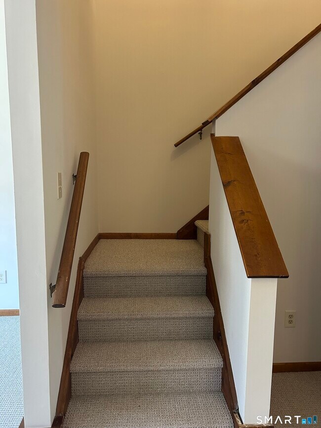 Building Photo - 17 Eagle Rock Cir