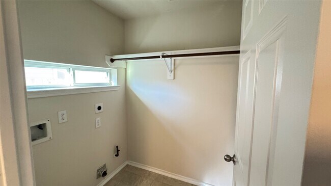 Building Photo - 914 Crestmont Trail Dr