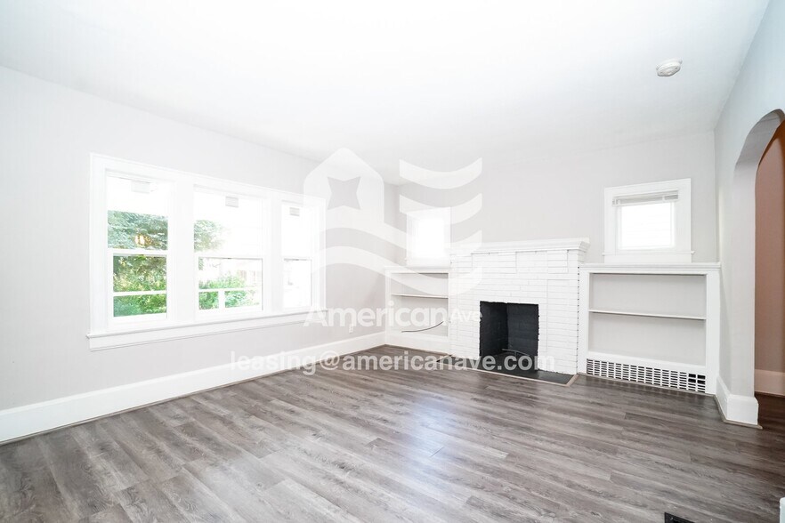 Building Photo - 985 Delia Ave