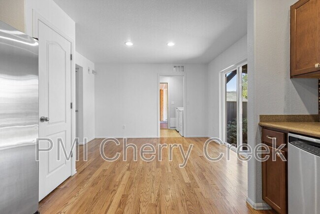 Building Photo - 267 N Millbrook St