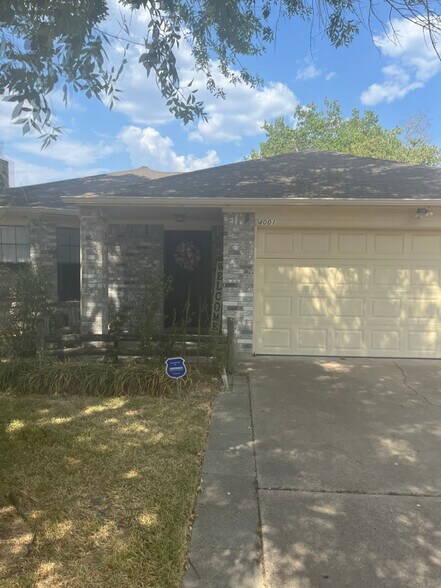 Building Photo - 4001 Windfree Dr