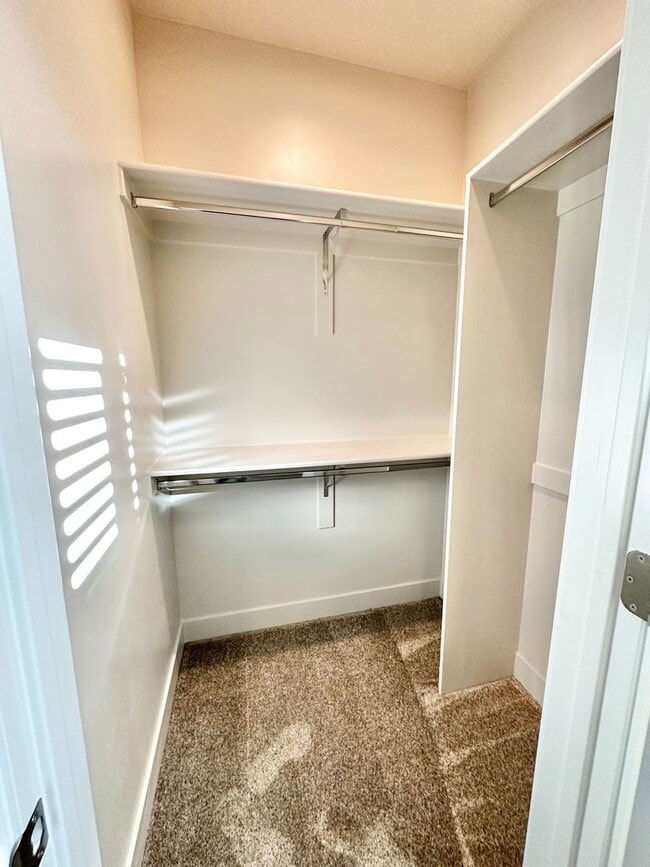 Building Photo - 4 Bed Desert Color Home!