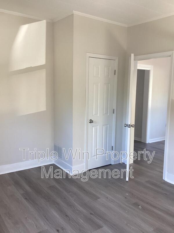 Building Photo - 535 S Adams St