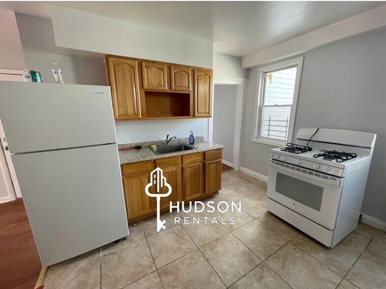 Building Photo - 56 Jewett Ave