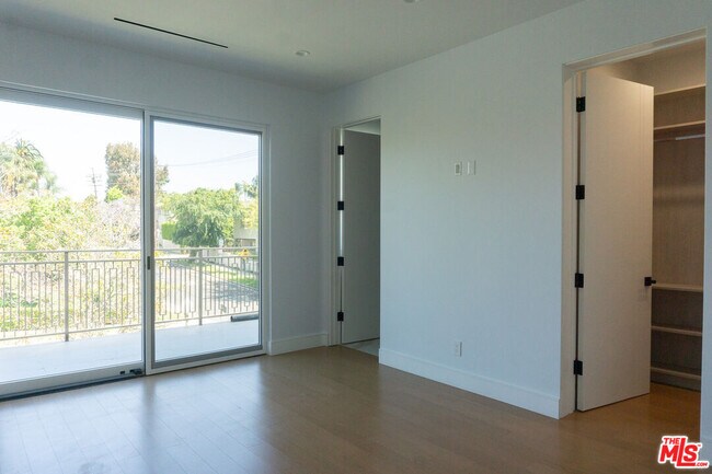Building Photo - 10360 Ilona Ave