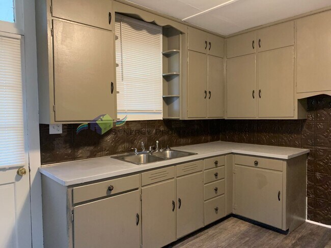 Building Photo - Galion Home