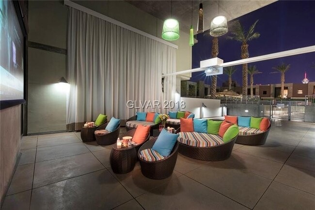 Building Photo - Gorgeous Juhl Loft Unit For Lease