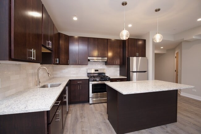 Building Photo - 1143 Maple Ave