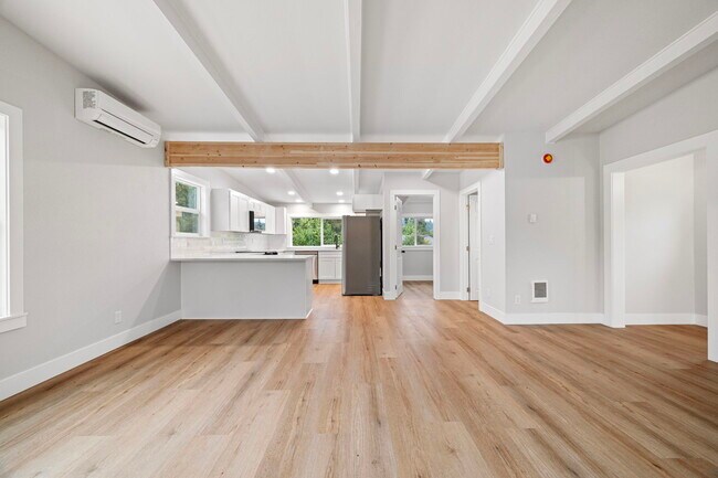 Building Photo - 920 W 20th Ave
