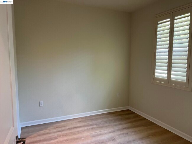 Building Photo - 5683 Melodia Cir