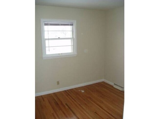 Building Photo - Hopkins Townhome for Rent