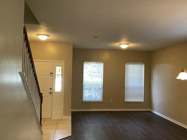 Building Photo - 1147 Hyacinth St