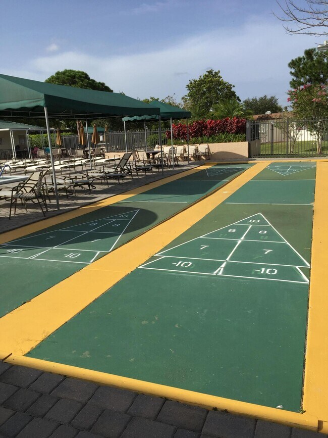 Building Photo - 421 SW Natura Ave